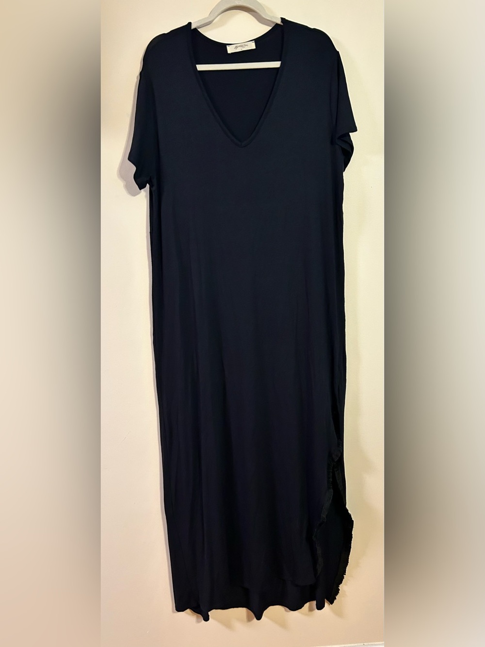 ARULA Simple Black V-Neck Maxi Dress
